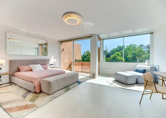 Luxury 5-bedroom Townhouse In Puente ヴィラ