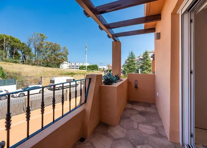 Luxury 5-bedroom Townhouse In Puente ヴィラ マルベーリャ
