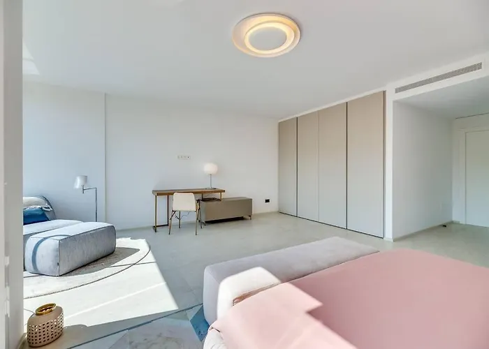 Luxury 5-bedroom Townhouse In Puente ヴィラ マルベーリャ