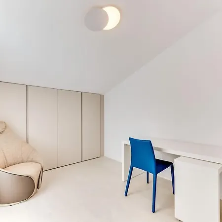 Luxury 5-bedroom Townhouse In Puente