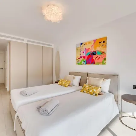 빌라 Luxury 5-bedroom Townhouse In Puente