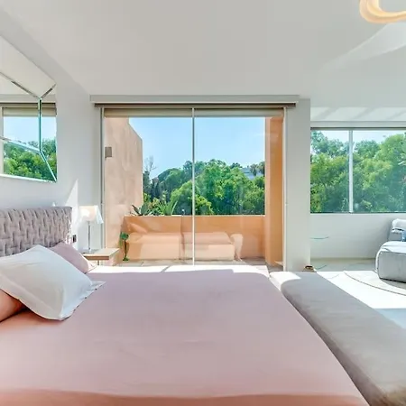 Luxury 5-bedroom Townhouse In Puente Villa *