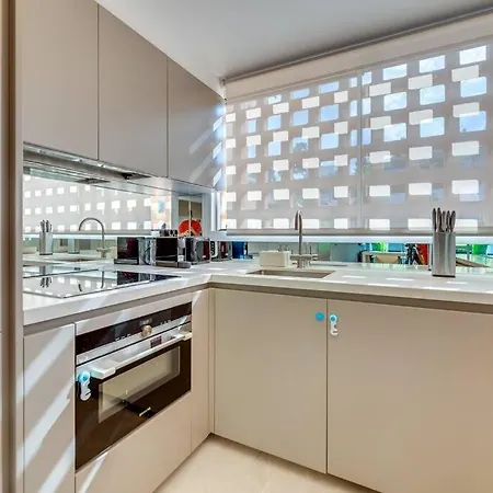 Luxury 5-bedroom Townhouse In Puente 빌라 *