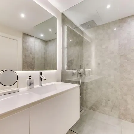 Luxury 5-bedroom Townhouse In Puente 빌라 마르베야
