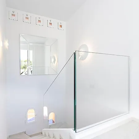 Luxury 5-bedroom Townhouse In Puente