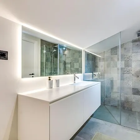 Luxury 5-bedroom Townhouse In Puente 마르베야