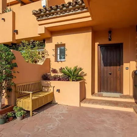 Luxury 5-bedroom Townhouse In Puente