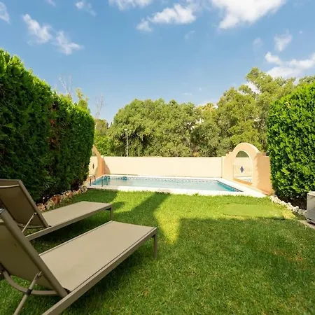 Luxury 5-bedroom Townhouse In Puente Villa