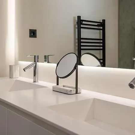 Luxury 5-bedroom Townhouse In Puente