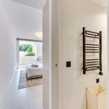 빌라 Luxury 5-bedroom Townhouse In Puente
