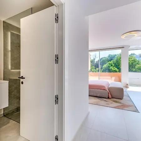 Villa Luxury 5-bedroom Townhouse In Puente *