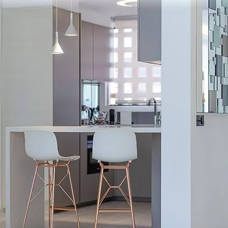 Luxury 5-bedroom Townhouse In Puente 빌라 마르베야