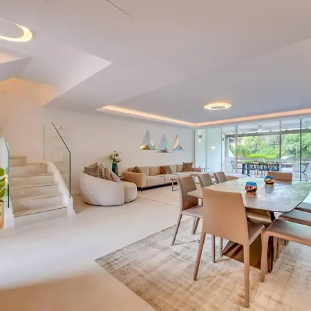 Villa Luxury 5-bedroom Townhouse In Puente Marbella