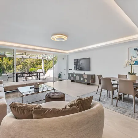 Βίλα Luxury 5-bedroom Townhouse In Puente Μαρμπέλλα