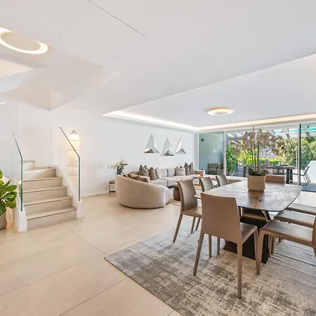 Luxury 5-bedroom Townhouse In Puente Βίλα *