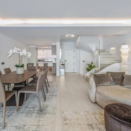 Luxury 5-bedroom Townhouse In Puente Βίλα *