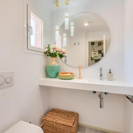 Luxury 5-bedroom Townhouse In Puente Βίλα