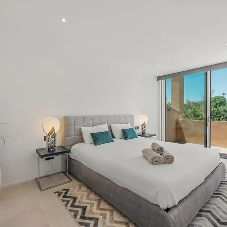 Luxury 5-bedroom Townhouse In Puente Βίλα
