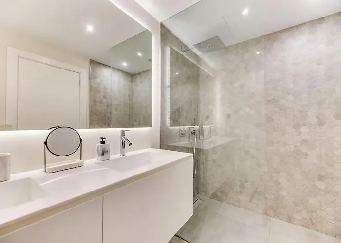 Luxury 5-bedroom Townhouse In Puente Villa Marbella