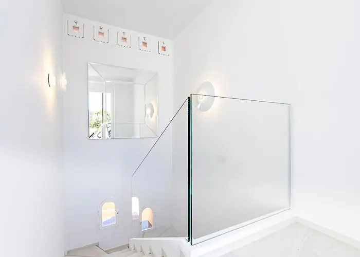 Luxury 5-bedroom Townhouse In Puente