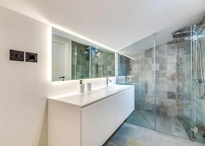 Luxury 5-bedroom Townhouse In Puente Marbella