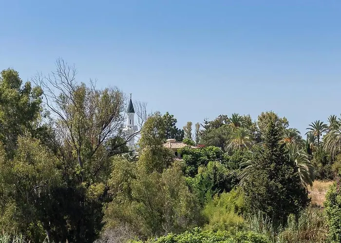 Luxury 5-bedroom Townhouse In Puente Villa Marbella