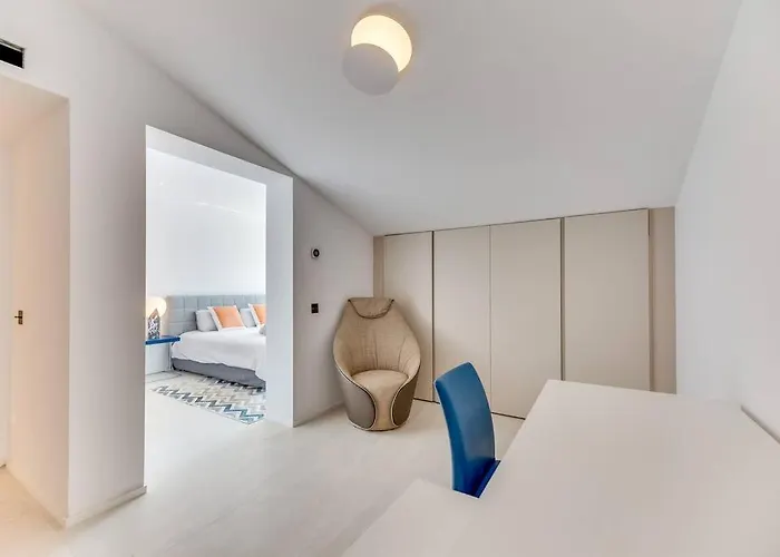 Luxury 5-bedroom Townhouse In Puente Μαρμπέλλα