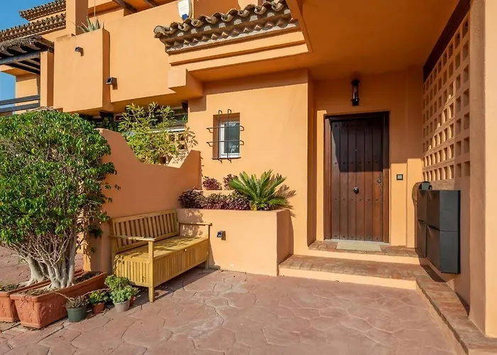 Luxury 5-bedroom Townhouse In Puente