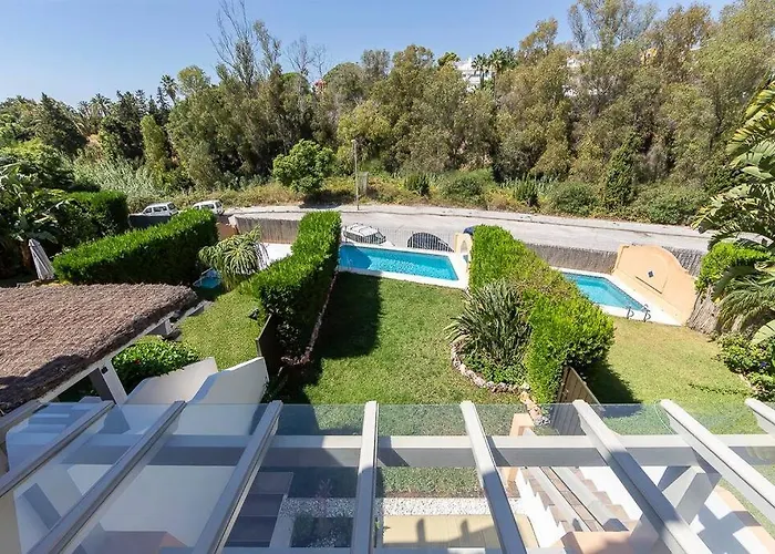 Luxury 5-bedroom Townhouse In Puente Villa Marbella