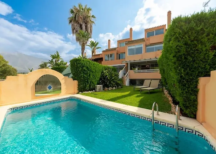 Villa Luxury 5-bedroom Townhouse In Puente Marbella