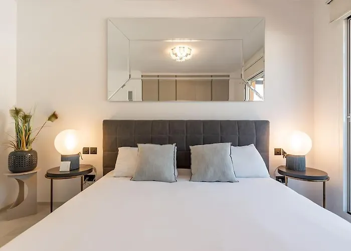 Villa Luxury 5-bedroom Townhouse In Puente *