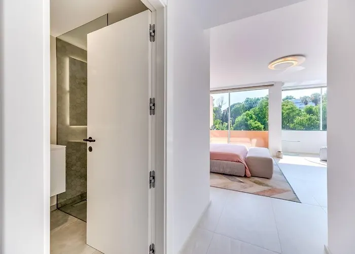 Villa Luxury 5-bedroom Townhouse In Puente *