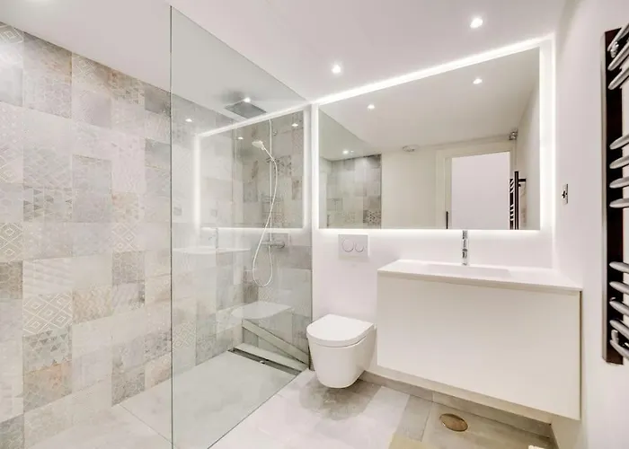 Luxury 5-bedroom Townhouse In Puente Marbella