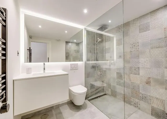 Villa Luxury 5-bedroom Townhouse In Puente