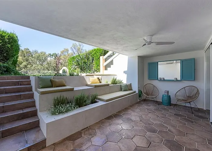 Villa Luxury 5-bedroom Townhouse In Puente *