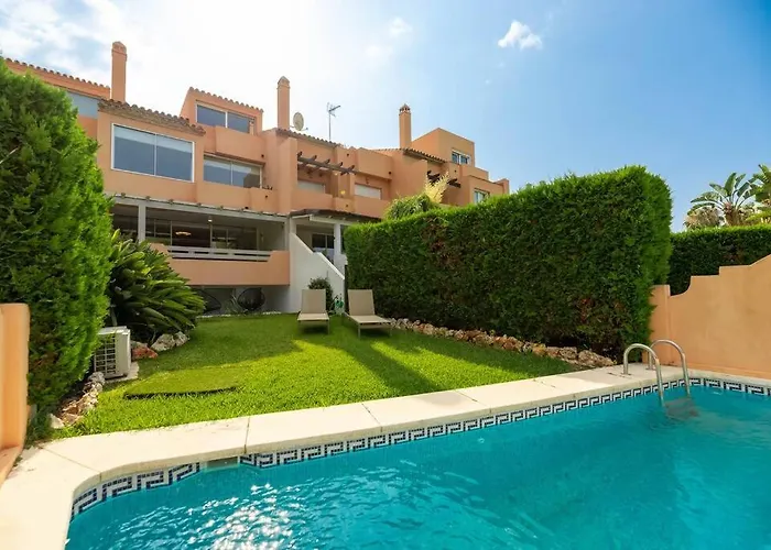 Villa Luxury 5-bedroom Townhouse In Puente Marbella
