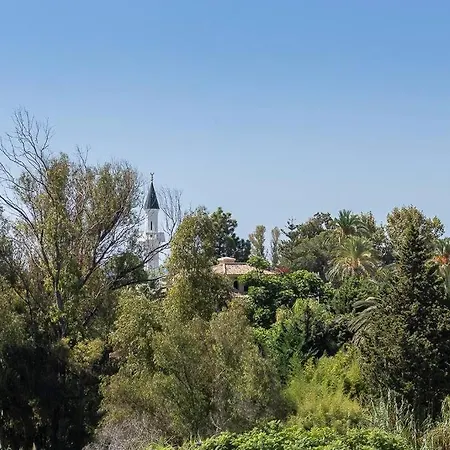 Luxury 5-bedroom Townhouse In Puente Villa Marbella