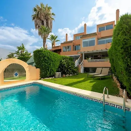 Villa Luxury 5-bedroom Townhouse In Puente Marbella