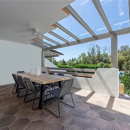 Luxury 5-bedroom Townhouse In Puente Marbella