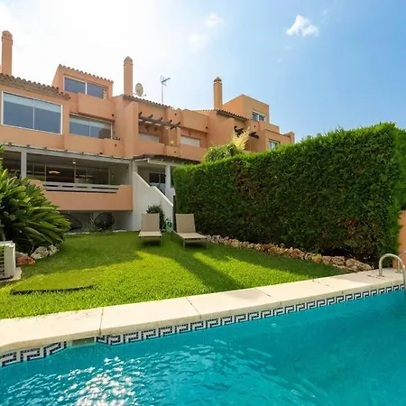 Villa Luxury 5-bedroom Townhouse In Puente Marbella