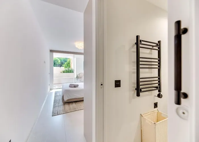 فيلة Luxury 5-bedroom Townhouse In Puente