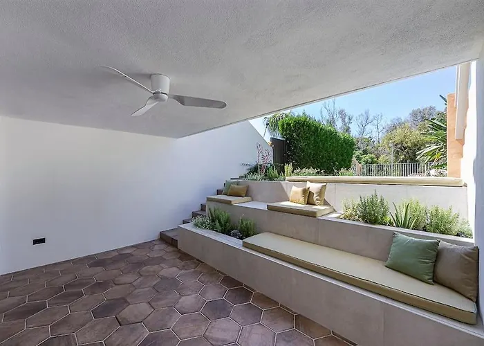 Luxury 5-bedroom Townhouse In Puente فيلة